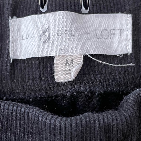 Lou and Grey for LOFT medium joggers ski themed, tie/elastic waist black - Picture 3 of 7